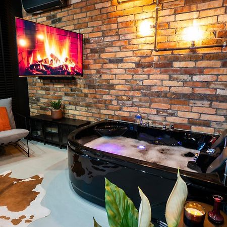 Aparthotel Zator Industrial 58 Jacuzzi Dış mekan fotoğraf